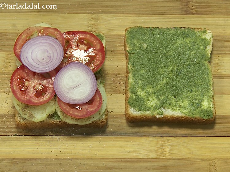 स्टेप 10 – साथ ही, २ प्याज के स्लाइस रखें। यदि आप जैन …