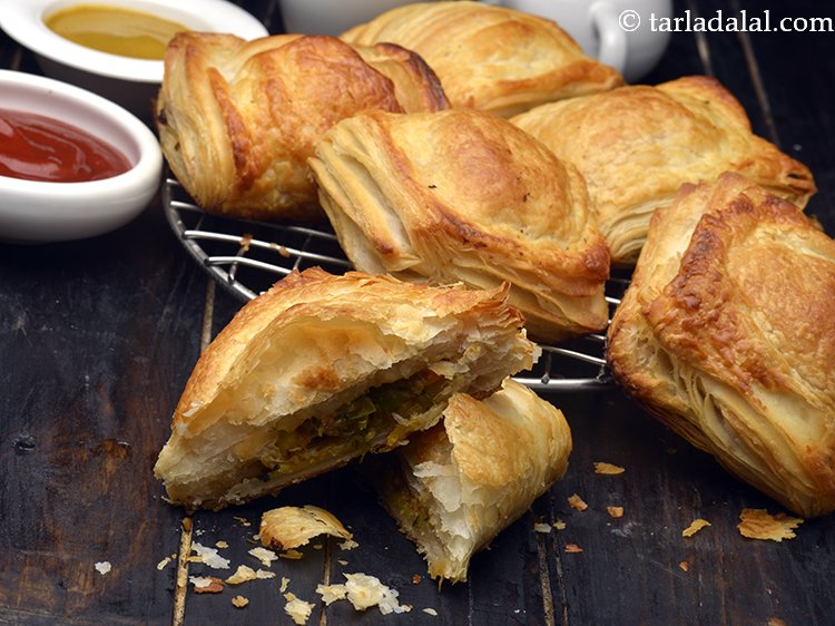 Step 30 – Serve hot with tomato ketchup and mustard sauce.