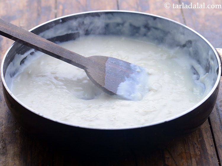 स्टेप 9 – अच्छी तरह से मिलाएं और सफेद सॉस को एक तरफ …