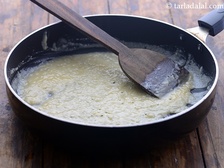 स्टेप 4 – अच्छी तरह से मिलाएं और धीमी आंच पर १ से …