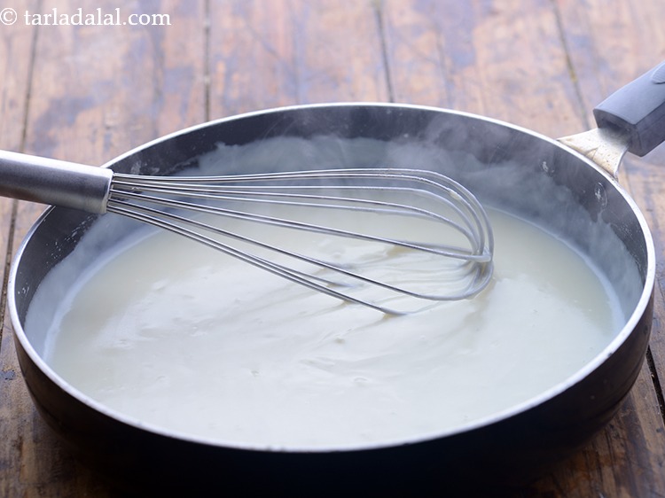 स्टेप 6 – अच्छी तरह से ह्विस्क करें और मध्यम आंच पर लगातार …