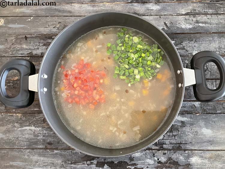 स्टेप 25 – <p>१/४ कप बारीक <a href="">कटे हुए हरे प्याज का हरा …