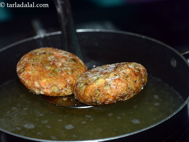 Step 26 – Deep-fry mixed vegetable patties till they turn golden brown in color from one side.
