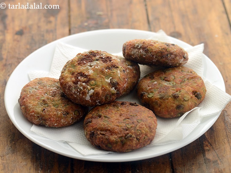 Step 28 – Drain the vegetable cutlet on an absorbent paper and keep aside. To make healthy vegetable …