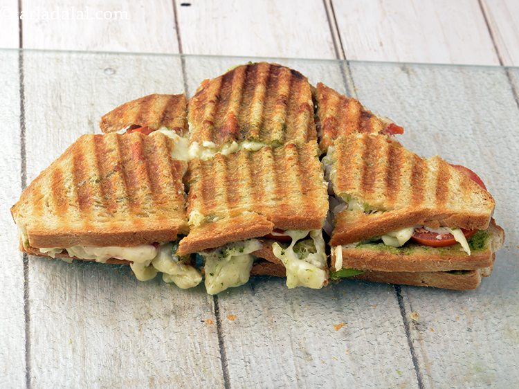 Step 20 – Cut the&nbsp;&nbsp;<strong>vegetable cheese sandwich |&nbsp;veg cheese grilled sandwich | veg cheese sandwich |&nbsp;Mumbai&nbsp;veg cheese grilled …