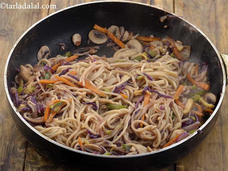 स्टेप 29 – इसे अच्छी तरह टॉस करें और मध्यम आंच पर लगातार …