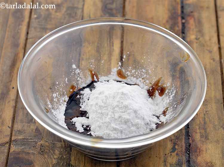 स्टेप 11 – अब कॉर्नफ्लोर डालें।