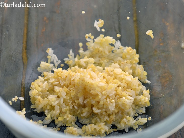 Step 11 – Keep the washed and drained dalia and rice aside.