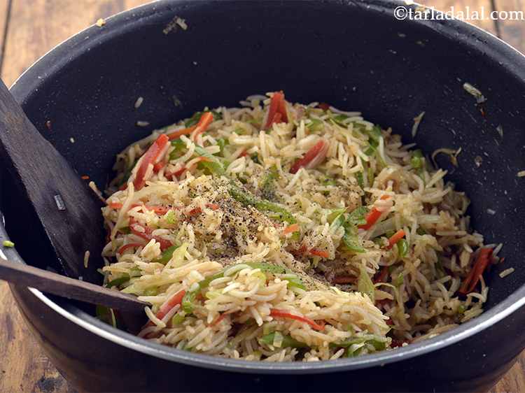 Step 28 – Add the pepper powder to the<strong>&nbsp;</strong><strong>veg fried rice | &nbsp;vegetable fried rice |&nbsp;Chinese fried rice …