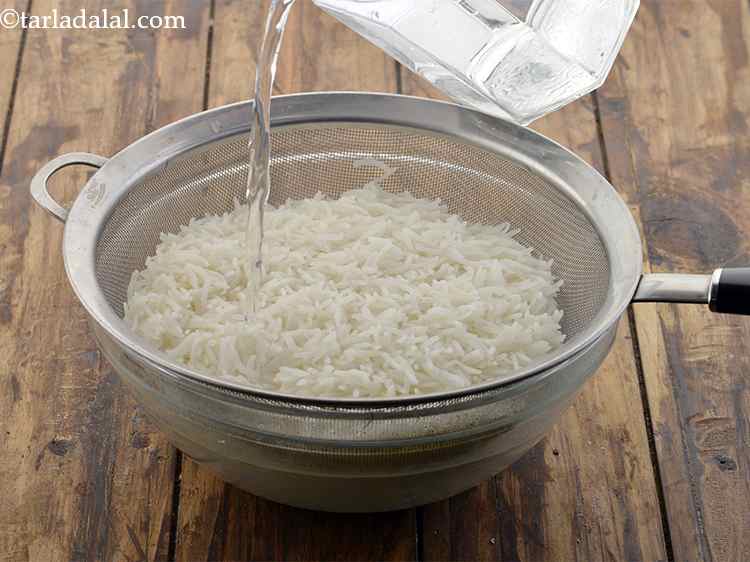 स्टेप 10 – आगे पकाने की प्रकिया को रोकने के लिए चावल पर …