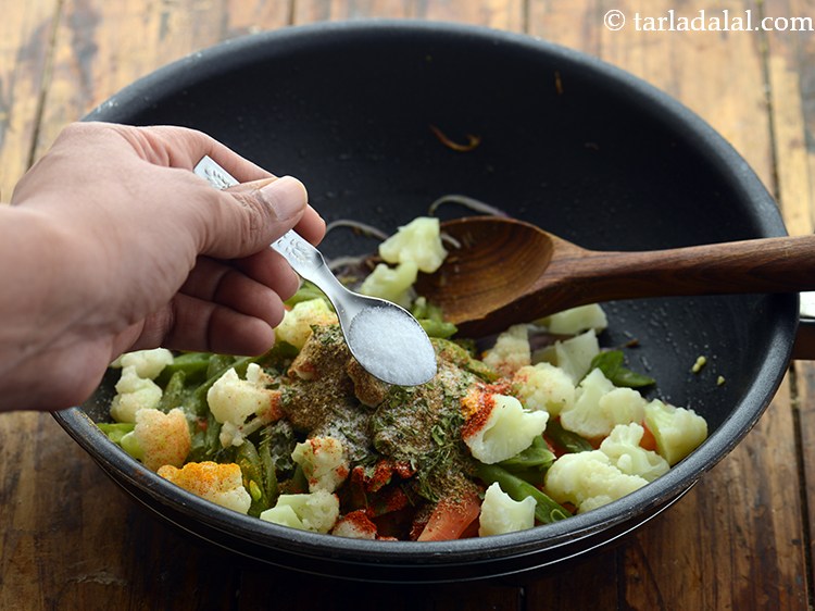 स्टेप 19 – नमक डालें।