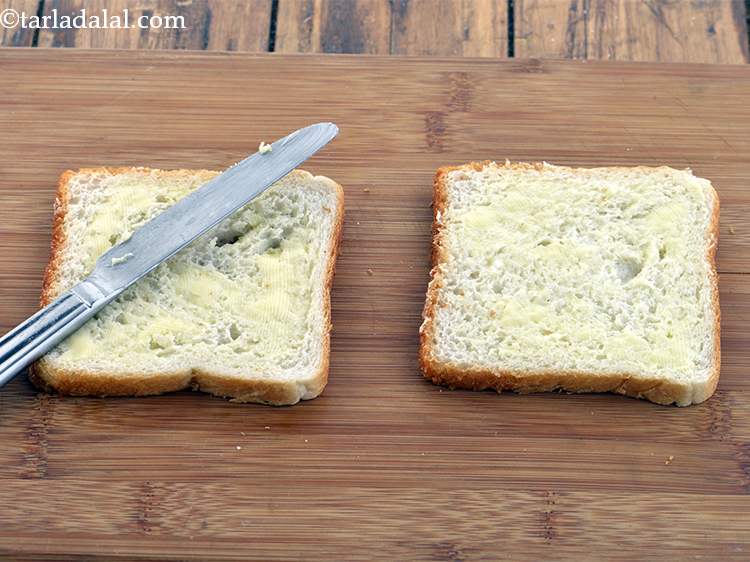 स्टेप 11 – एक ब्रेड नाइफ का उपयोग करके प्रत्येक ब्रेड स्लाइस पर …