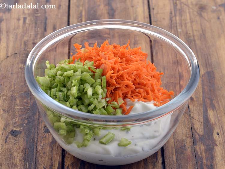 स्टेप 3 – अजमोदा डालें। यदि आपके पास घर पर यह नहीं है, …