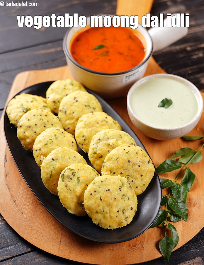 स्टेप 32 – <strong>मूंग दाल इडली </strong>को सांभर और नारियल की चटनी के …