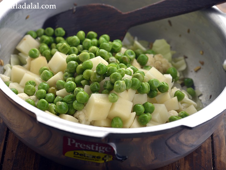 Step 18 – Add green peas and saut&eacute; on a medium flame for 2 minutes.