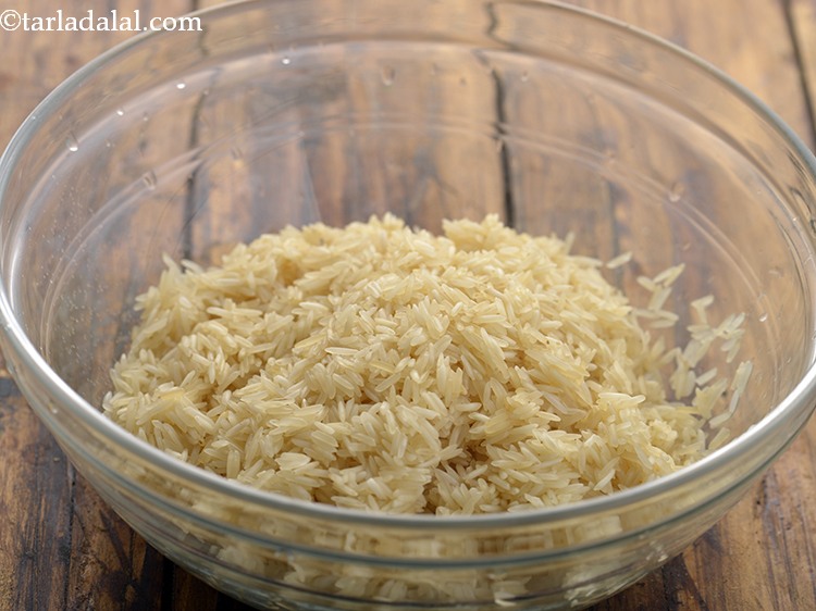 Step 3 – Drain the rice and transfer into a deep bowl.