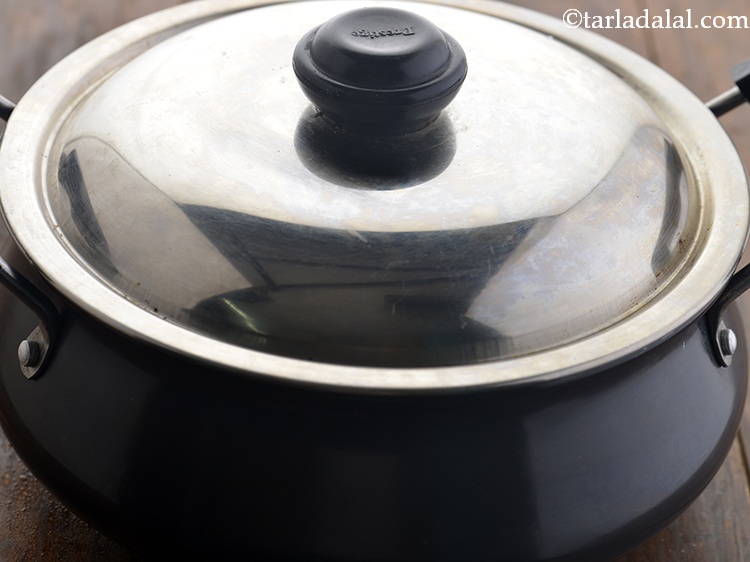 Step 3 – Cover the pan with a lid to make the water boil faster.