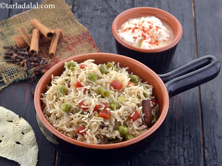 Step 19 – Serve the <strong>vegetable pulao</strong> hot with curds and papad as accompaniments.