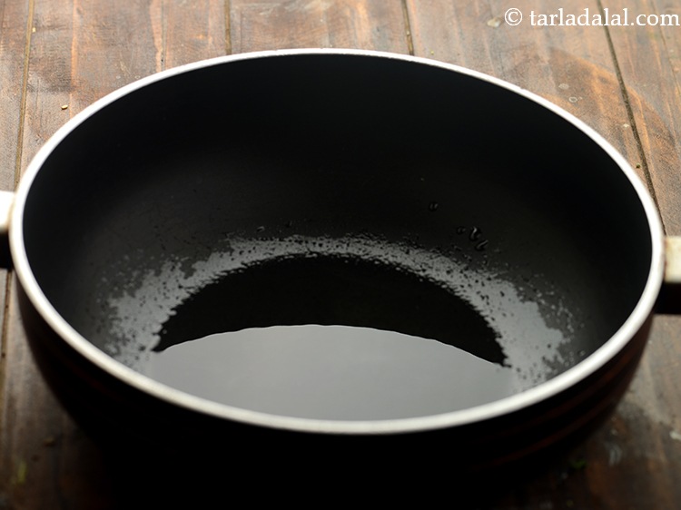 Step 2 – <p>To make&nbsp;<strong>vegetable upma | vegetable&nbsp;rava&nbsp;upma | South-Indian style vegetable upma&nbsp;</strong>&nbsp;heat oil in a deep non-stick …