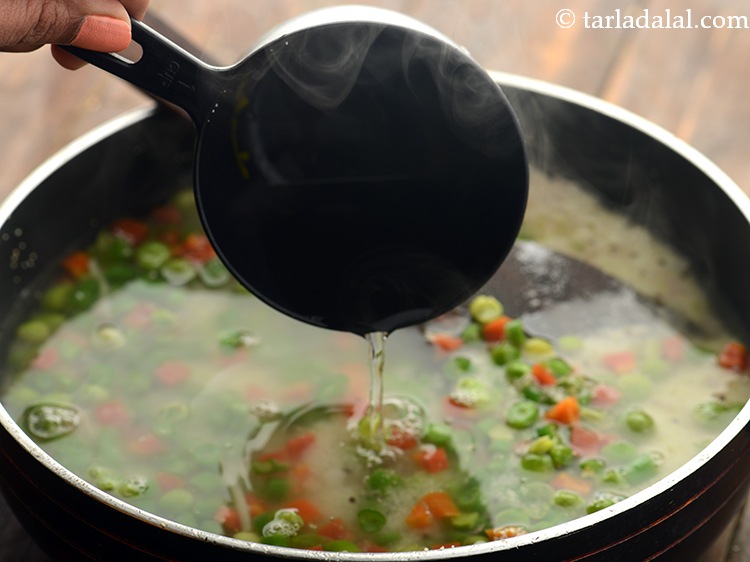 Step 15 – <p>Add 3 1/2 cups of hot water.</p>