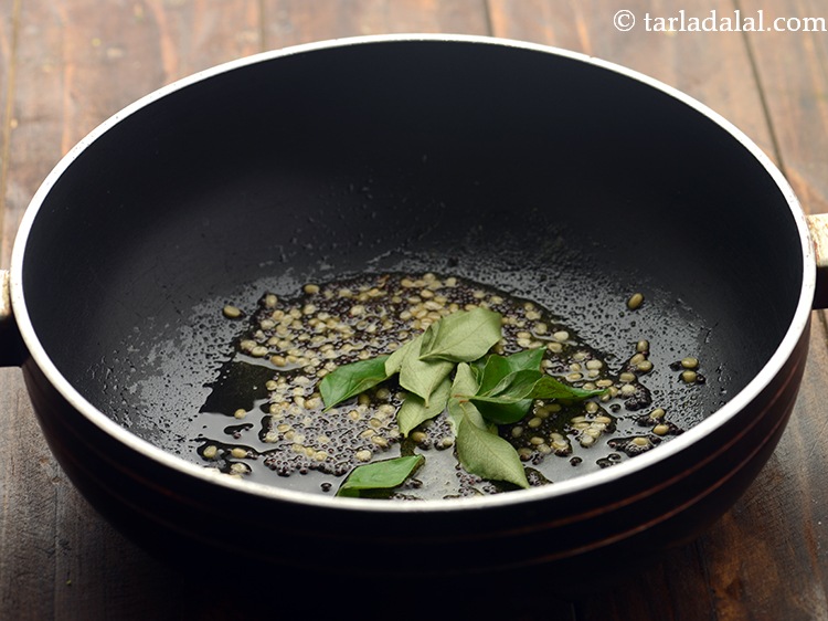 Step 6 – <p>Add curry leaves.</p>