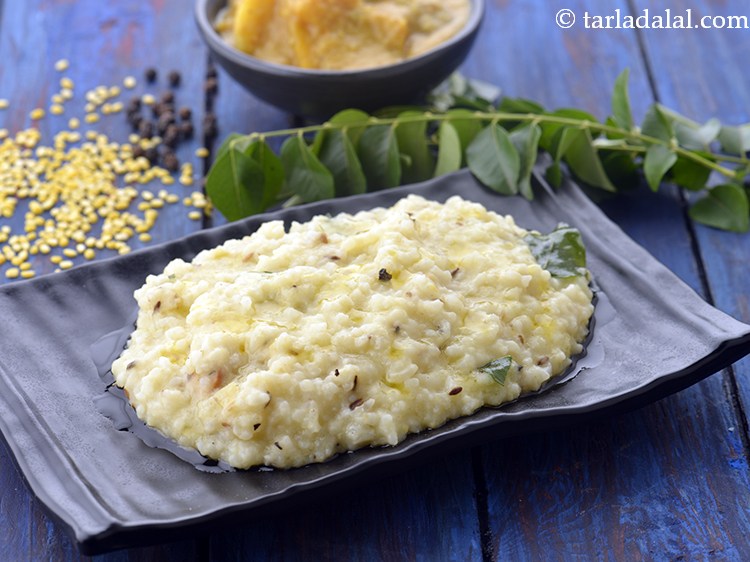 स्टेप 24 – <strong>वेज पोंगल</strong> के उपर घी डालकर गरमा गरम परोसें। यदि …