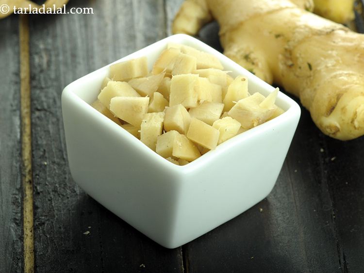 स्टेप 10 – बारीक कटा हुआ अदरक डालें। अगर आपको कटा हुआ अदरक …