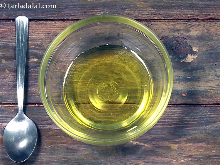 स्टेप 2 – <strong>वेरकी पूरी</strong> के लिए पेस्ट बनाने के लिए, एक कटोरे …