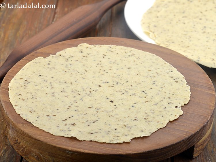 स्टेप 14 – आटा के एक हिस्से को २०० मि। मी। (८&quot;) व्यास …