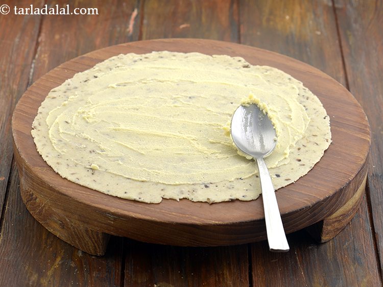 स्टेप 17 – तैयार पेस्ट को इसके ऊपर समान रूप से फैलाएं, ध्यान …