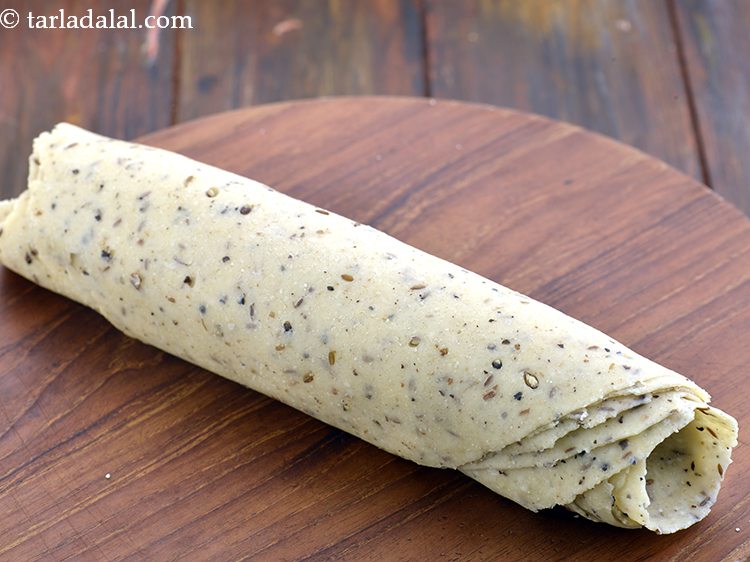 स्टेप 20 – अंतिम परत को कसकर दबाएं और इसे एक छोर से …