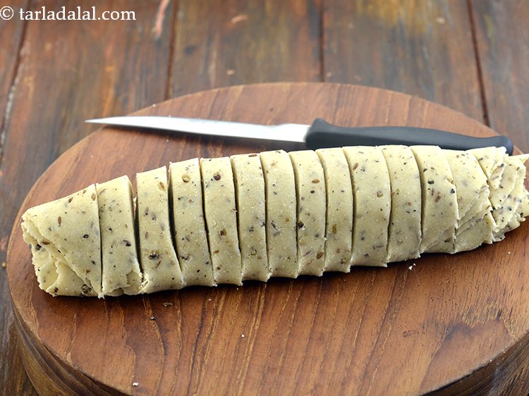 स्टेप 21 – एक तेज चाकू का उपयोग करके १४ समान भागों में …