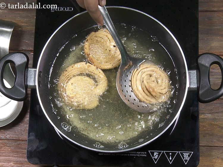 स्टेप 33 – समान रूप से पकाई, कुरकुरी वर्की पूड़ी प्राप्त करने के …