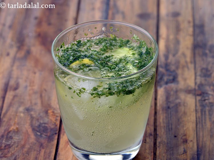 स्टेप 16 – इसके ऊपर ड्रिंक डालें।