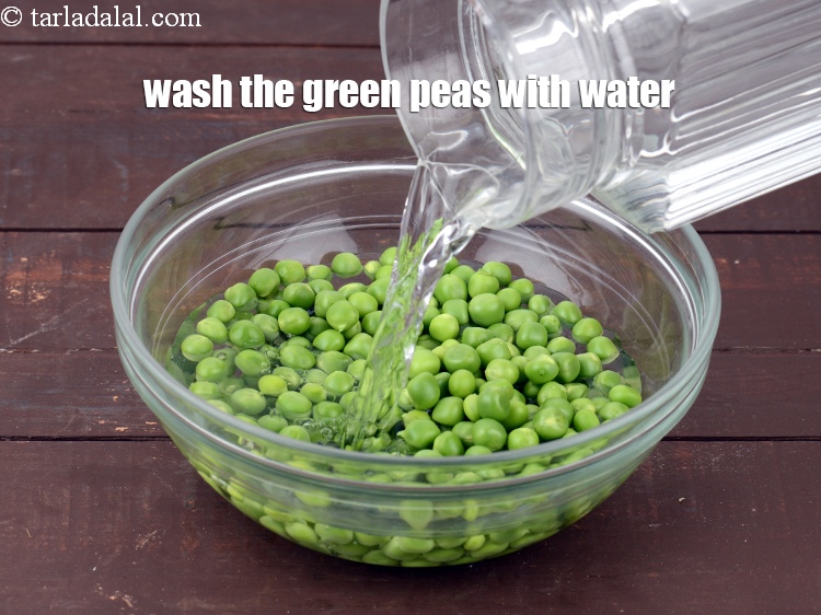Step 5 – Wash the green peas with water.