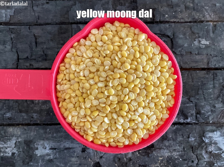 Step 3 – <meta charset="UTF-8" />This is what yellow moong dal looks like.&nbsp;Yellow moong dal refers to moong …