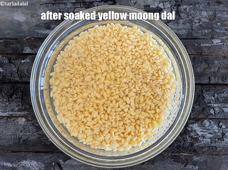 Step 7 – <meta charset="UTF-8" />This is what the soaked yellow moong dal looks like.&nbsp;<br /> &nbsp;