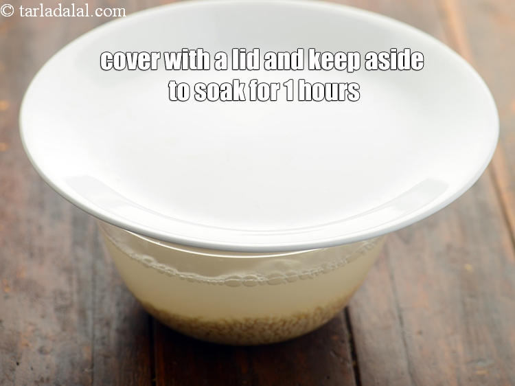 स्टेप 6 – ढक्कन से ढककर 1 घंटे के लिए भिगोने के लिए …