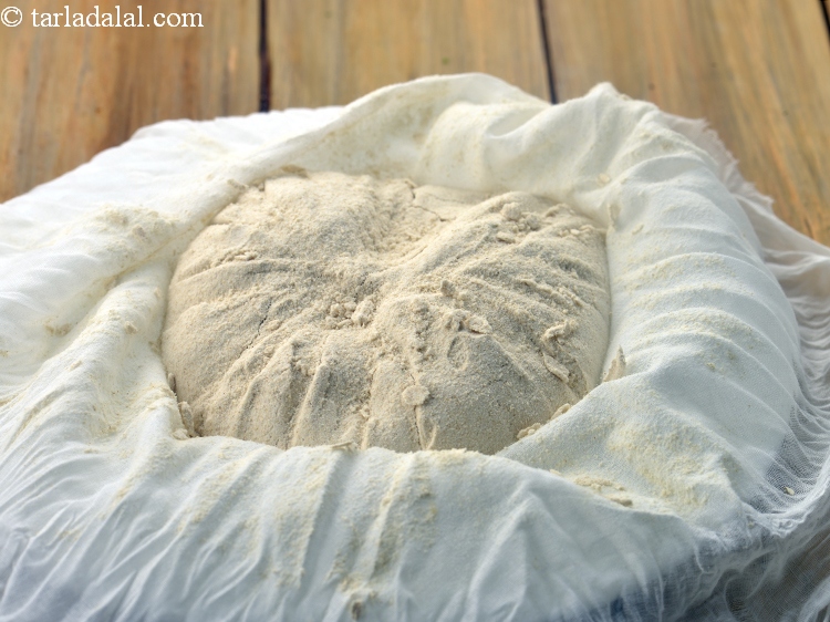 स्टेप 9 – मलमल के कपड़े को खोल लें।