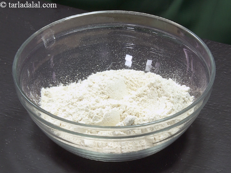 स्टेप 12 – मिश्रण को एक गहरे बाउल में निकाल लें।