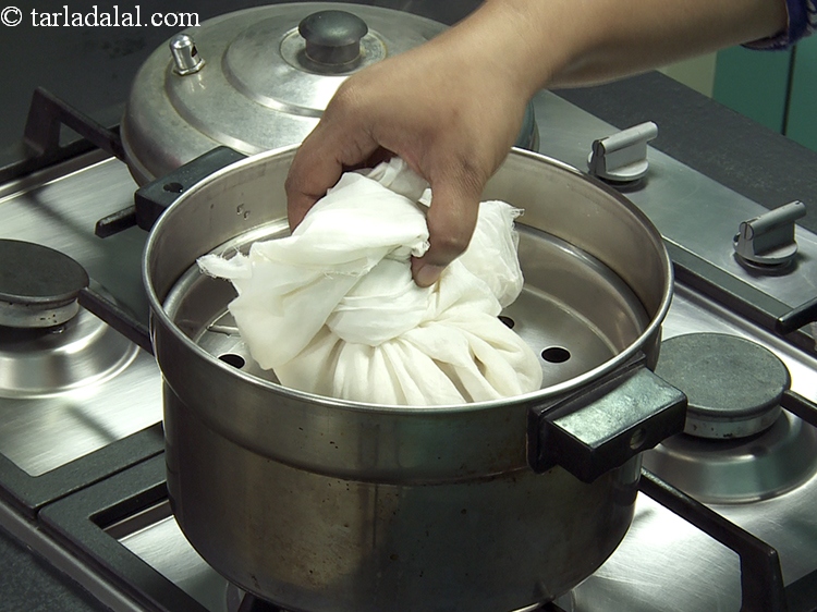 स्टेप 8 – १५ मिनट के बाद ढक्कन खोल दें।