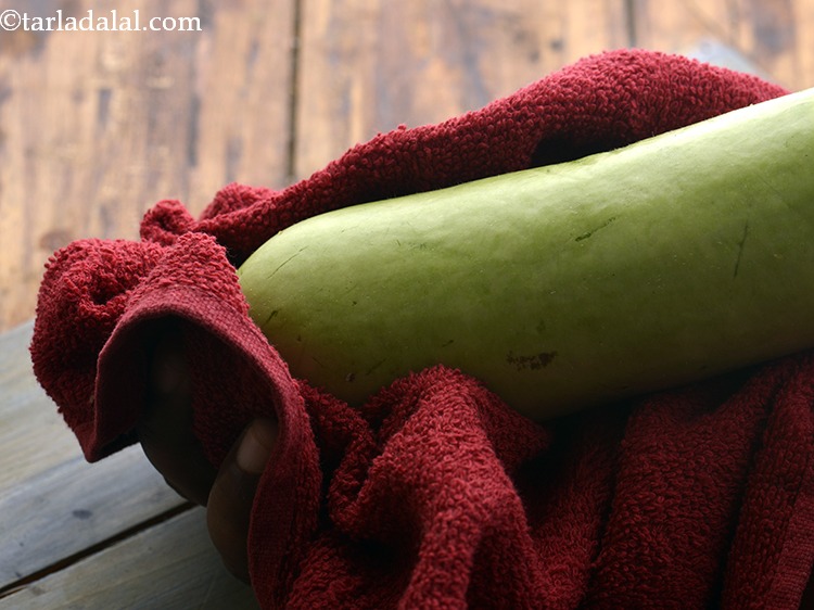 Step 5 – Wipe it with a clean kitchen towel and pat dry it.