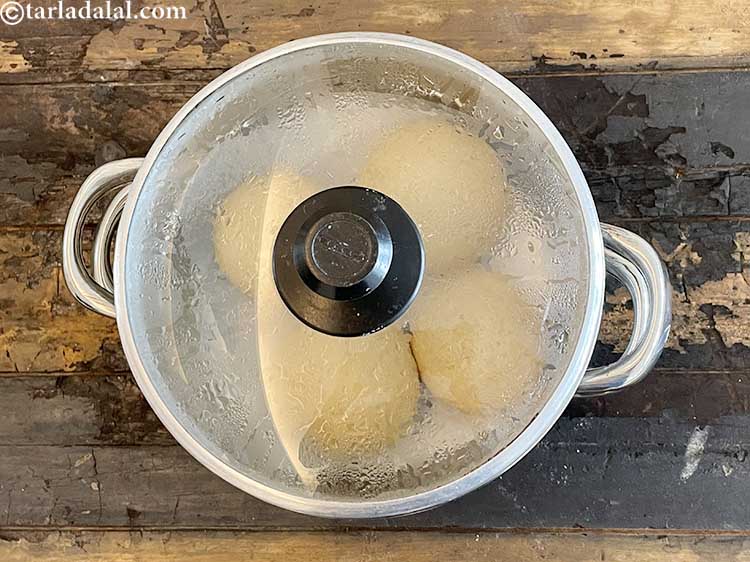 Step 19 – Then steam the bread for 15 minutes. Repeat to make 4 more buns.