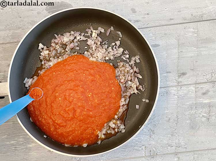 Step 13 – Add&nbsp;<meta charset="UTF-8" />1/2 tsp&nbsp;<a href="glossary-chilli-powder-red-chilli-powder-339i">chilli powder</a>.