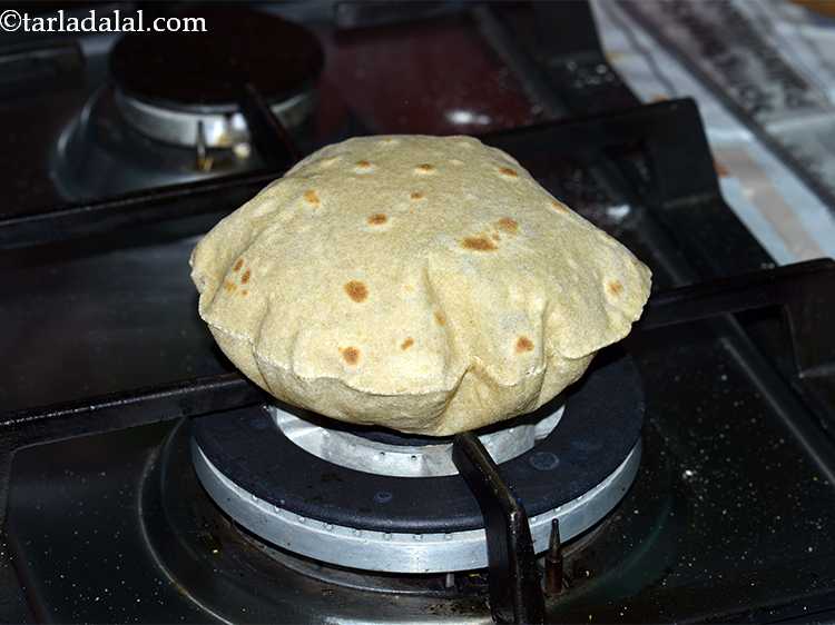 Step 23 – Lift the&nbsp;<strong>roti</strong>&nbsp;off the tava with a tong and keep the first side that was cooked …