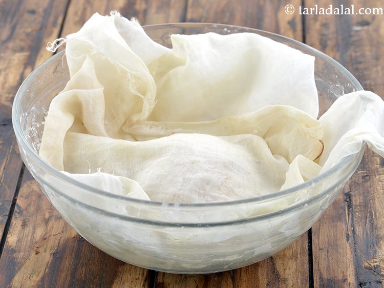 स्टेप 6 – एक मलमल के कपड़े से <strong>अंडे रहित होममेड वॉनटन रैपर …