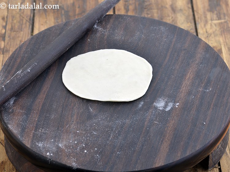 स्टेप 8 – प्रत्येक भाग को ७५ मि। मी। (३&rdquo;) व्यास के गोल …