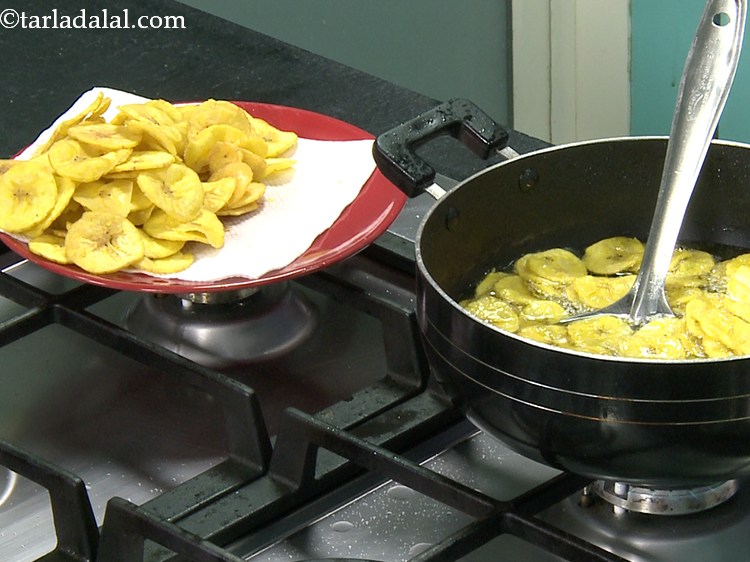 Step 13 – Remove the&nbsp;<strong>&nbsp;Yellow Banana Wafers</strong>&nbsp;from the oil and drain on absorbent paper. For masala banana chips, …