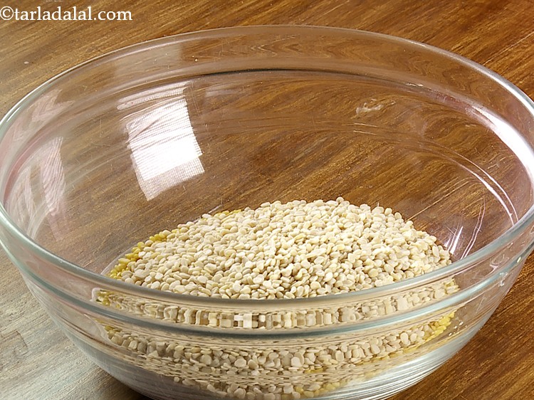 Step 3 – To begin making the&nbsp;<strong>Yellow Moong and Urad Dal Pakora </strong>recipe,&nbsp;combine yellow moong dal and urad …