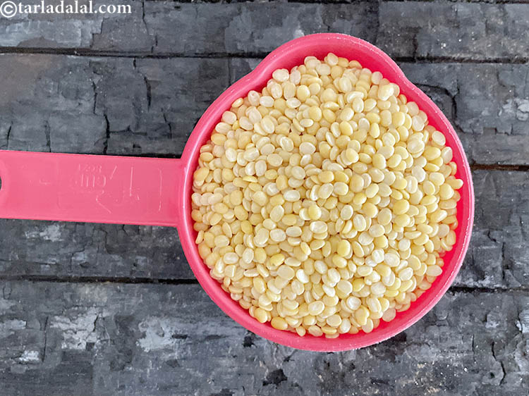 Step 9 – <meta charset="UTF-8" />This is what yellow moong dal looks like.&nbsp;Yellow moong dal refers to moong …